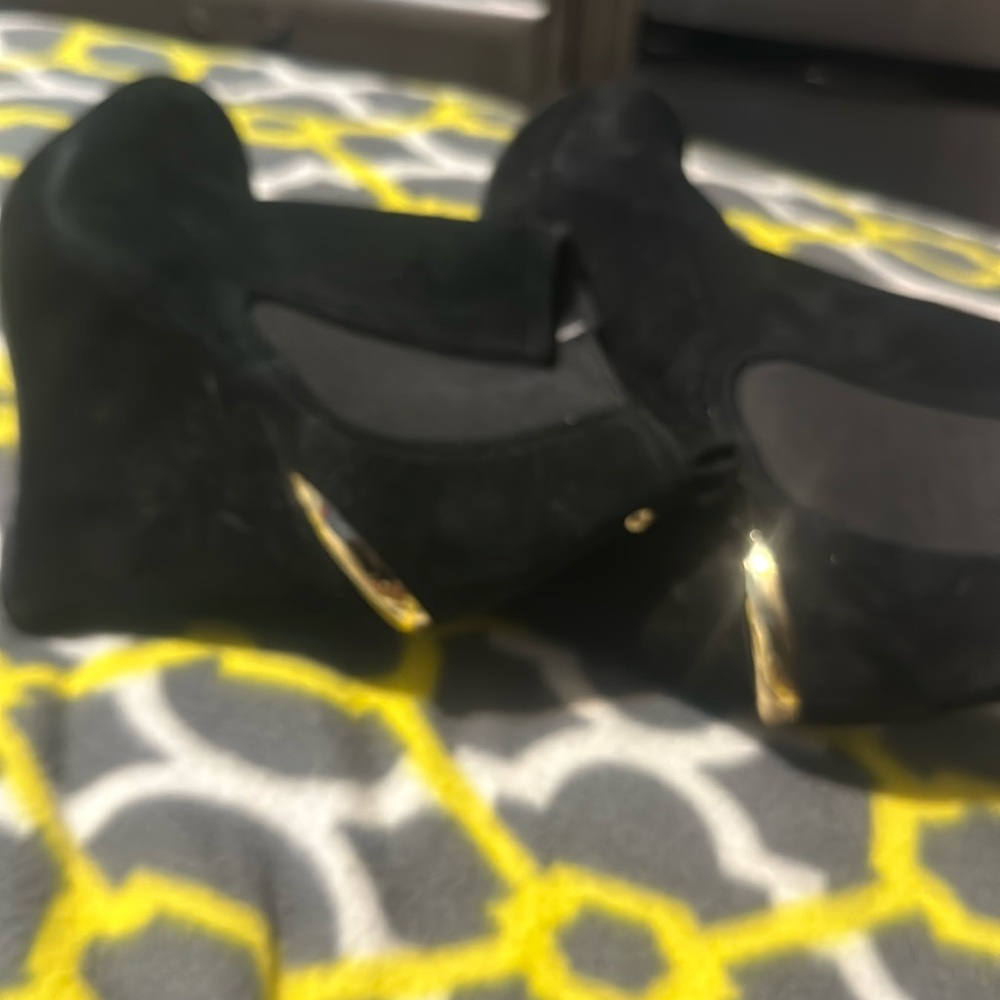 Jessica Simpson size is 10 M